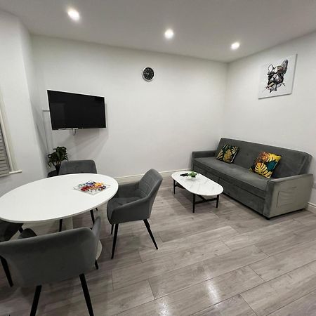 F4 Luxury Stays One Bed Apartment With Parking Ilford Luaran gambar