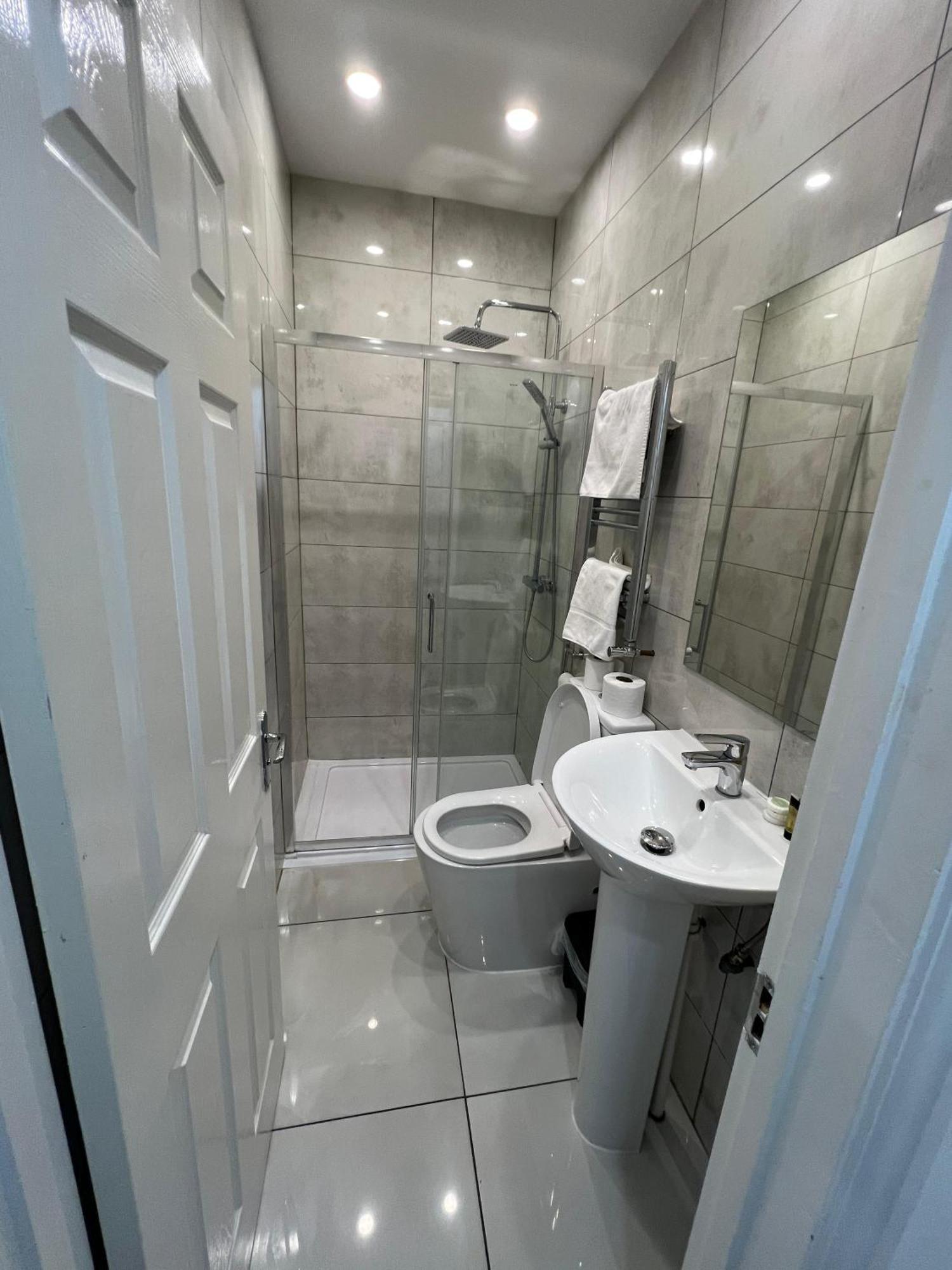 F4 Luxury Stays One Bed Apartment With Parking Ilford Luaran gambar